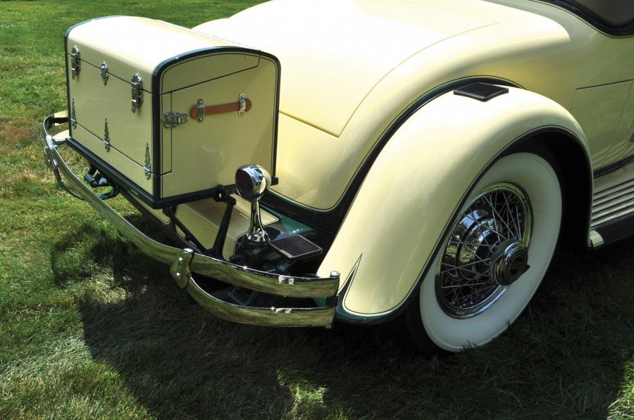 Детали экстерьера Cord L-29 Convertible 1931 года  (фото 3 из 51)
